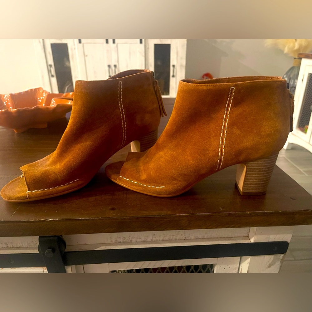 Clarks Spiced Melody peep toe bootie size 10